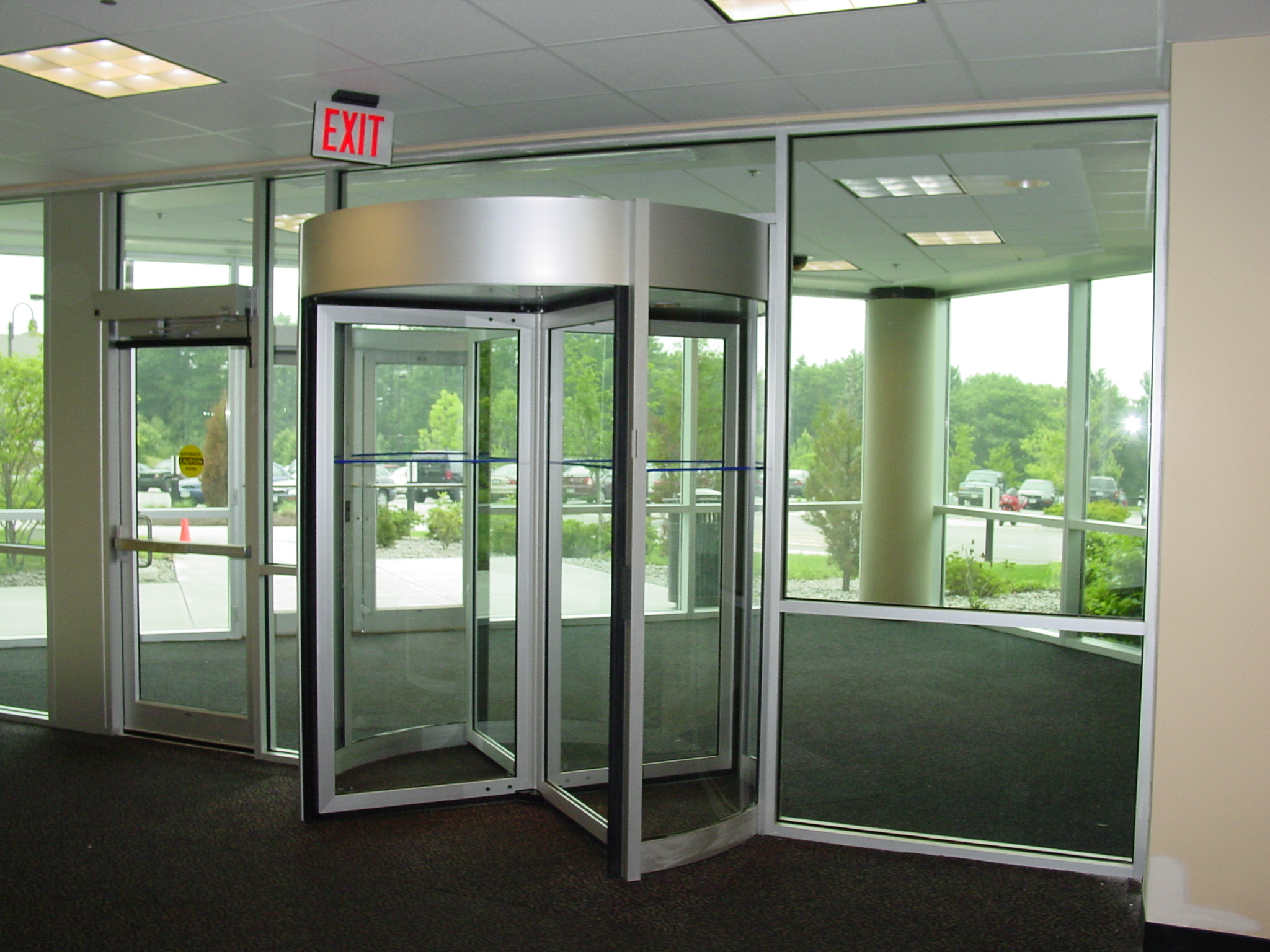 unum-insurance-standardizes-on-security-revolving-doors